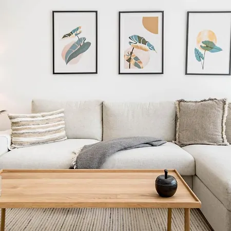 Rib2a- Relaxed & Modern Flat In *