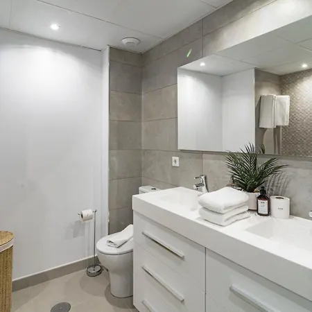 Rib2a- Relaxed & Modern Flat In *