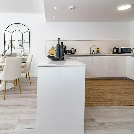 Rib2a- Relaxed & Modern Flat In Benahavis