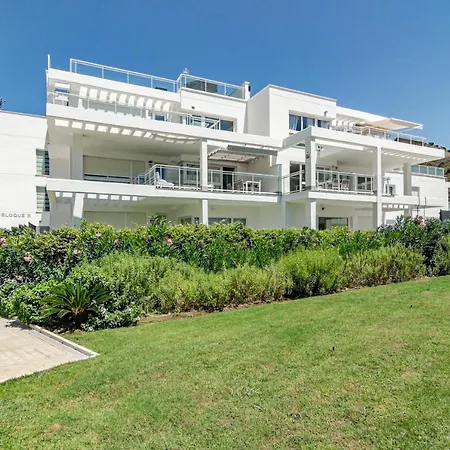 Rib2a- Relaxed & Modern Flat In Benahavis