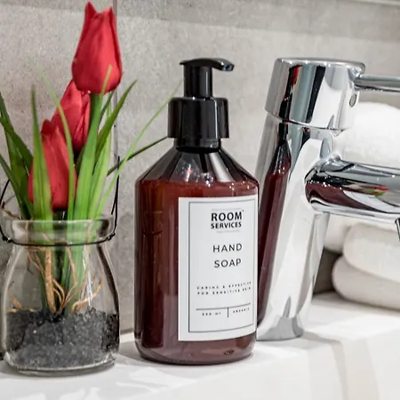 Rib2a- Relaxed & Modern Flat In *